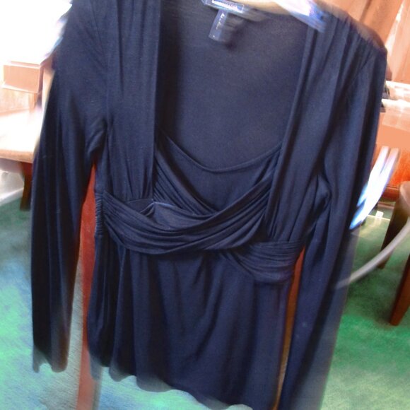 WOMEN'S SMALL BLACK TOP-BCBG MAXAZRIA-CRISS CROSS DERSIGN-EXCELLENT CONDITION - Picture 2 of 9